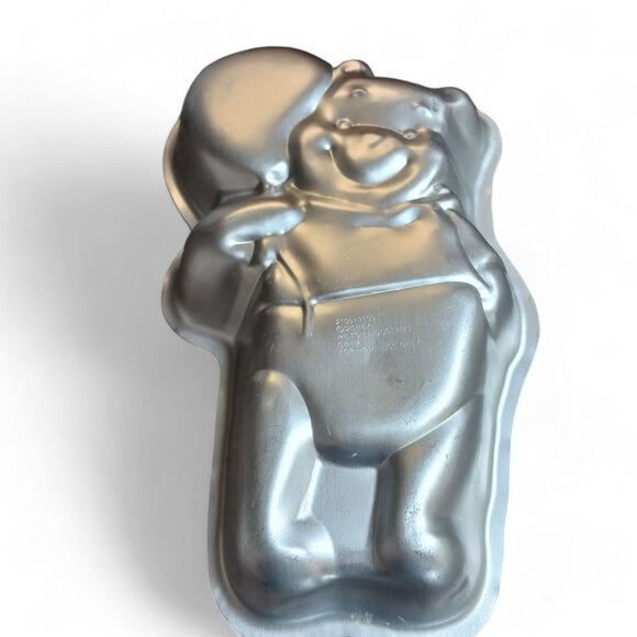 Wilton Vintage Disney Winnie the Pooh with Balloon Aluminum Cake Pan Baking Mold - Picture 5 of 5